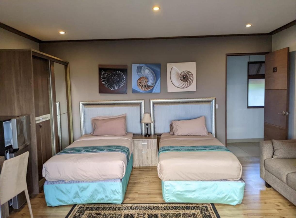 Puri Sabina Bed & Breakfast Jimbaran Buitenkant foto