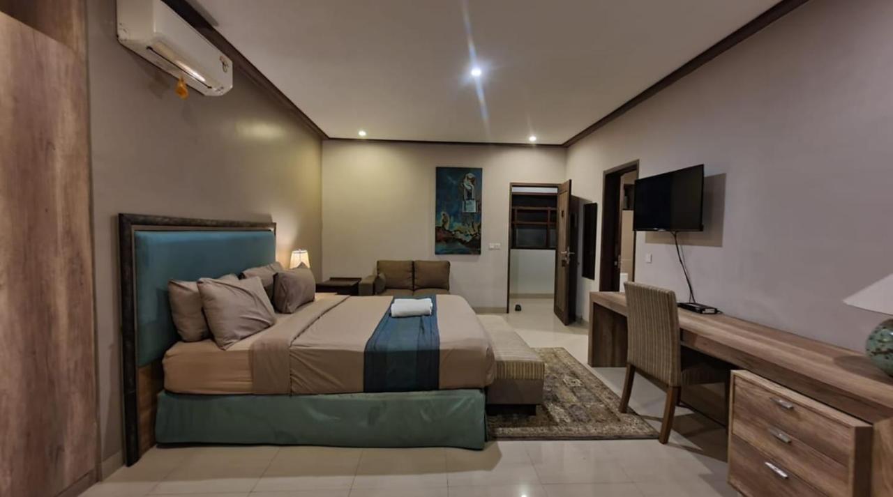 Puri Sabina Bed & Breakfast Jimbaran Buitenkant foto