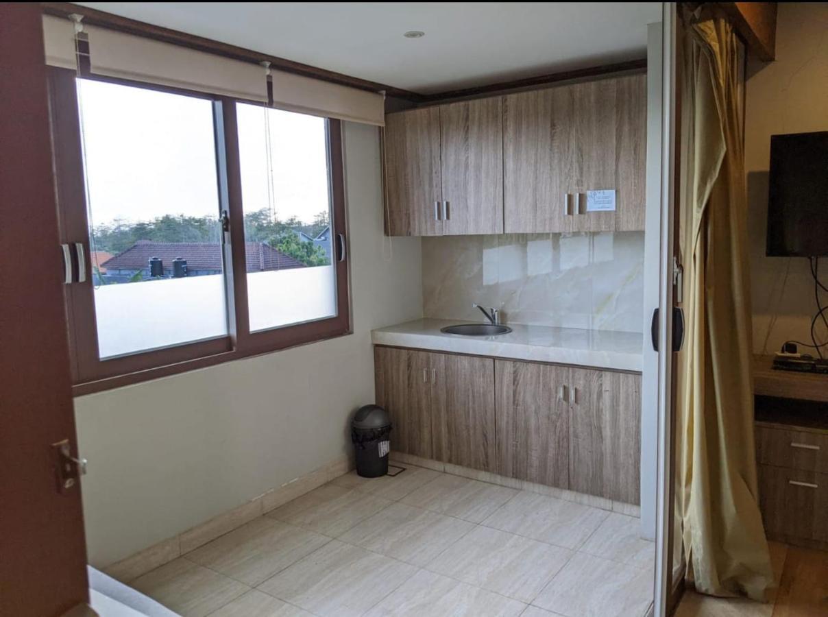 Puri Sabina Bed & Breakfast Jimbaran Buitenkant foto