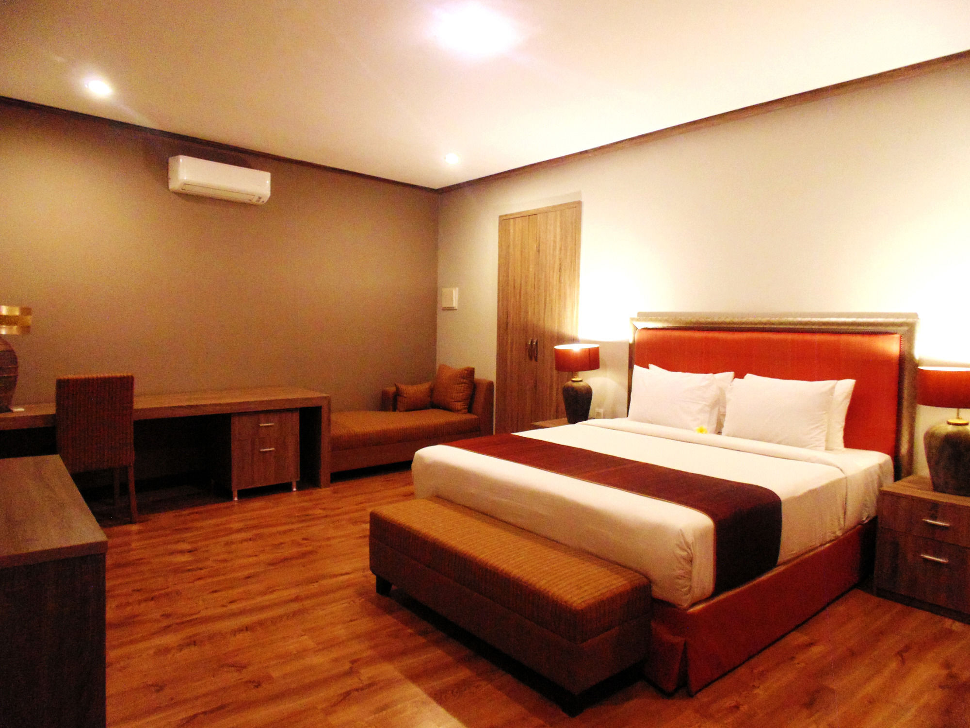 Puri Sabina Bed & Breakfast Jimbaran Buitenkant foto